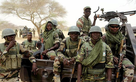 Soldados nigerianos Liberados unos 1.000 rehenes secuestrados por Boko Haram